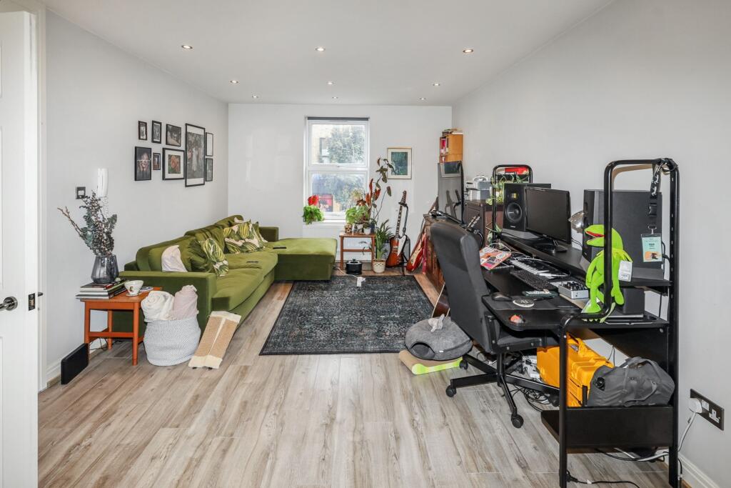 Flat 4, 68 Boston Road, Hanwell, London, W7 2ET