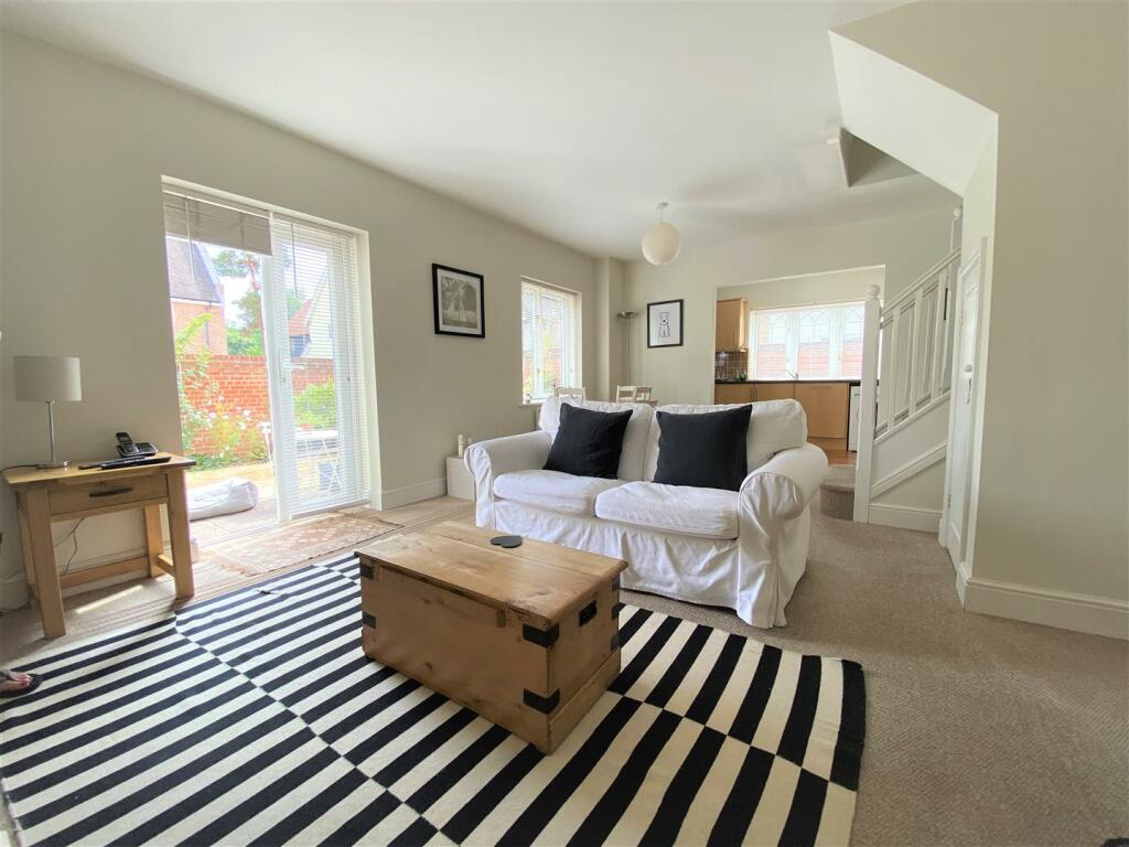 Living room 2.jpg