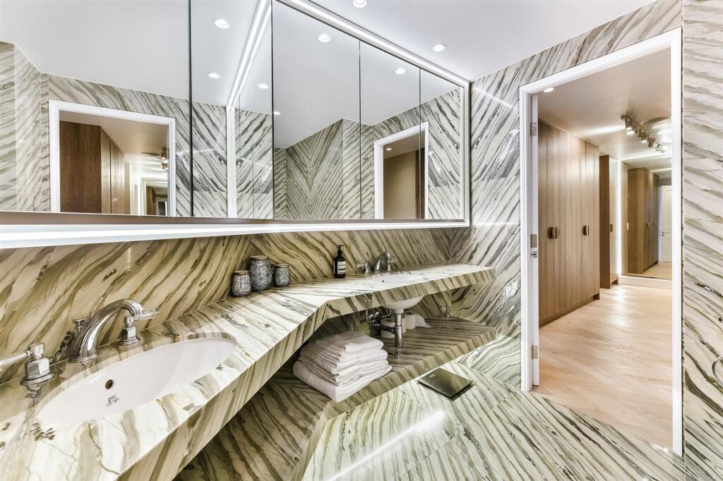 Knightsbridge Luxury  Flat 30, Wellington Court (31).jpg