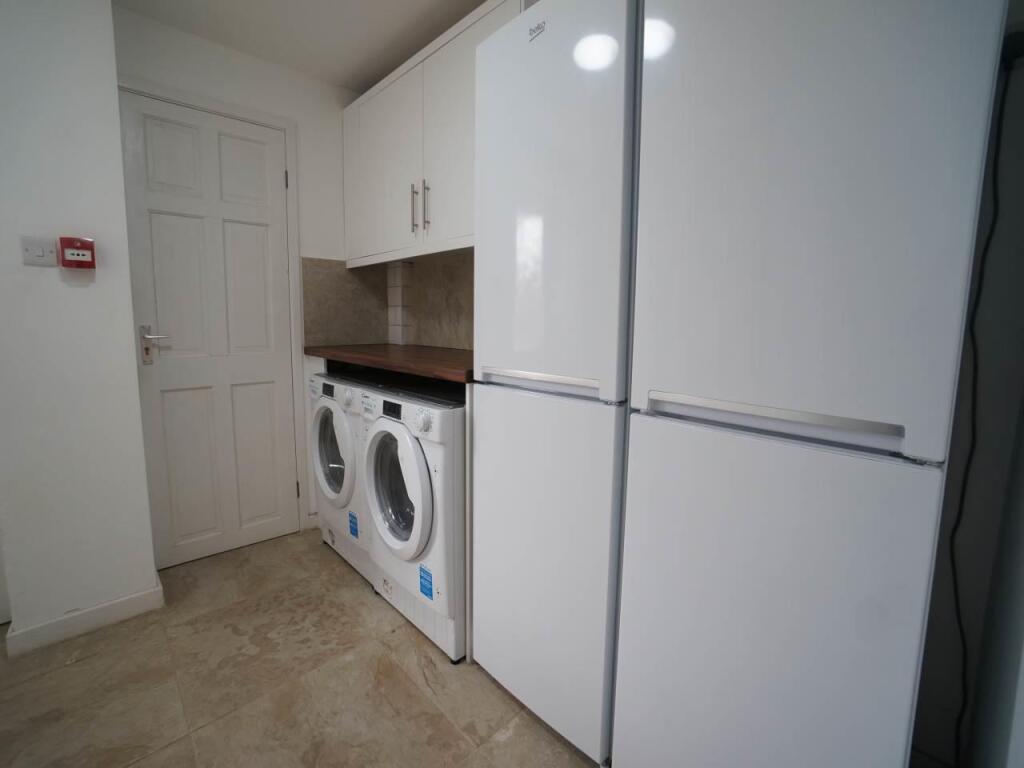 22CollegeRd_Kitchen1.5.JPG