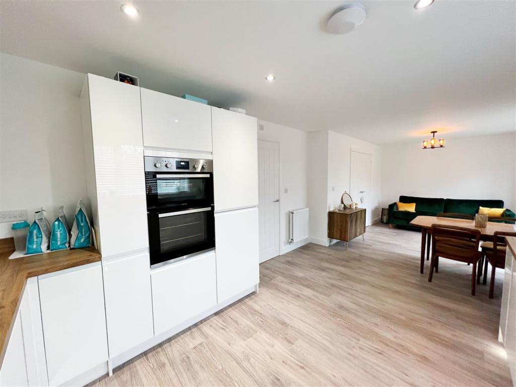 Kitchen Diner 4.jpg