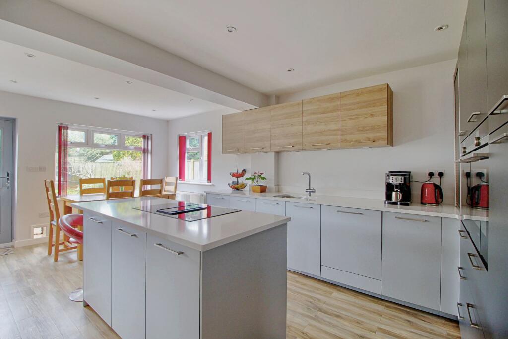 Island with breakfast bar