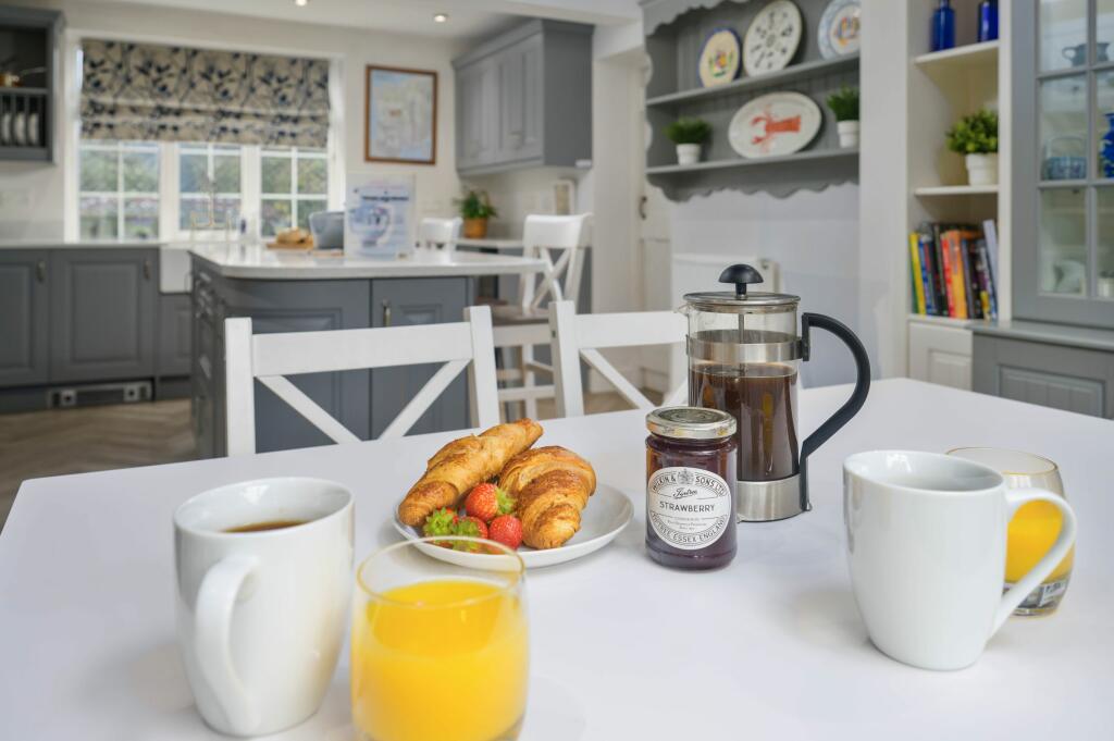 Kitchen breakfast area 