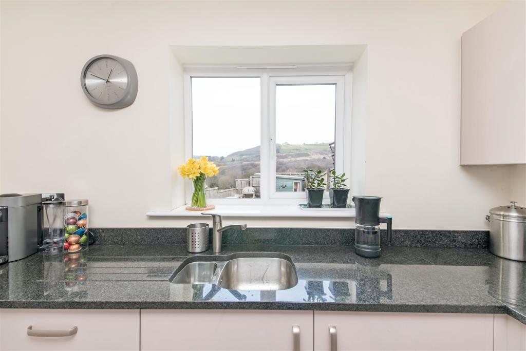 OPEN-PLAN DINING KITCHEN