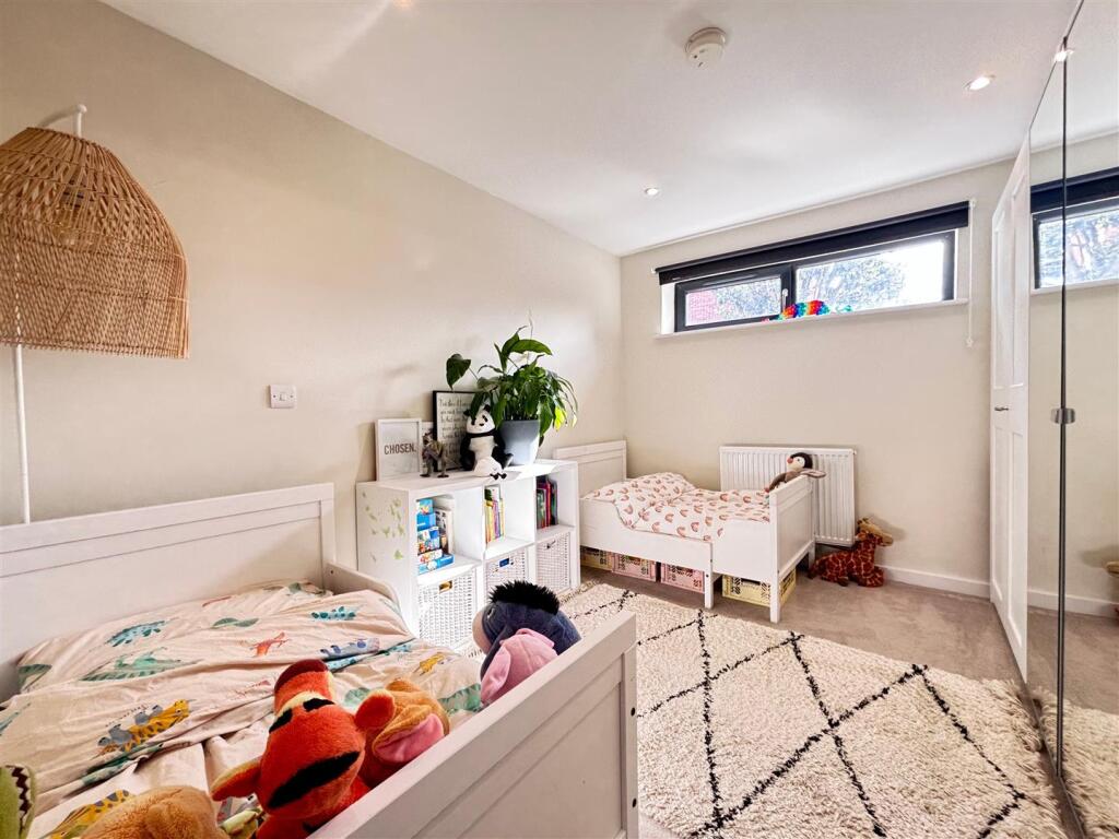 bedroom2.jpg