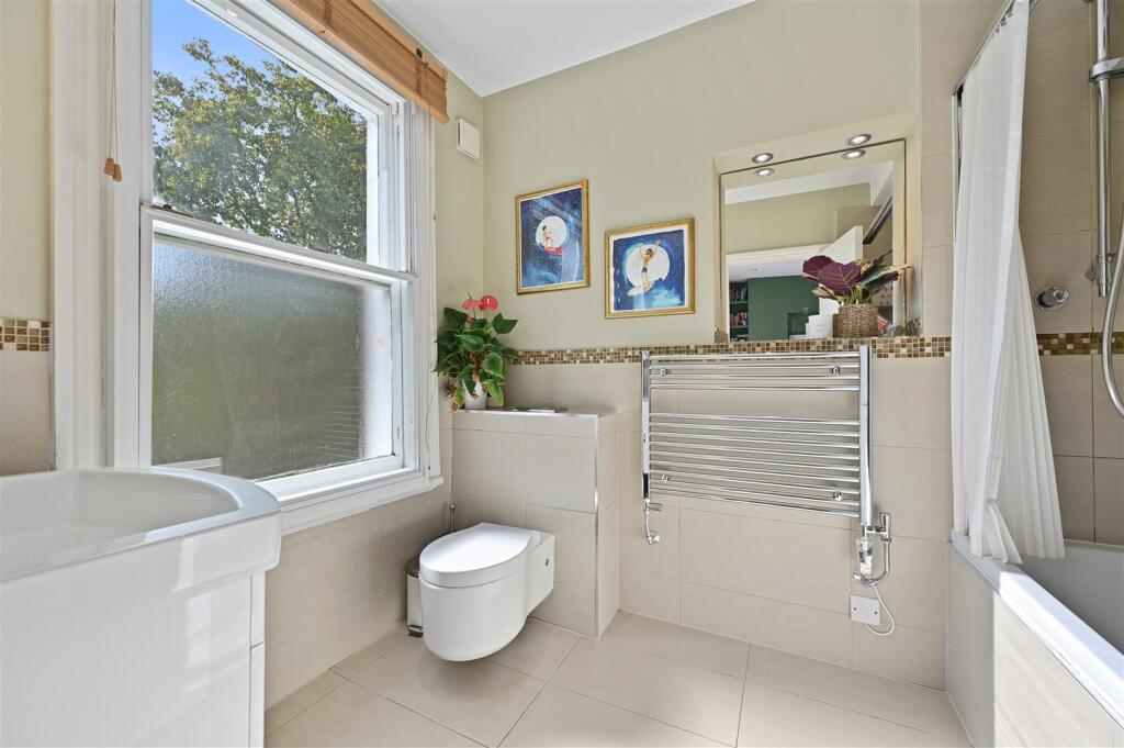 Sinclair Gardens - Ensuite3