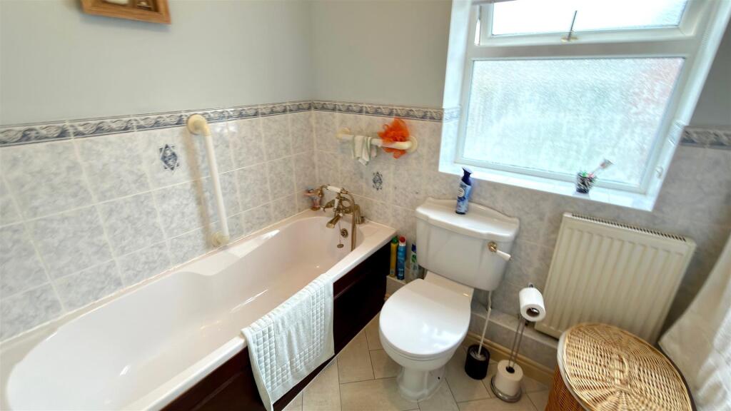 3-PIECE BATHROOM