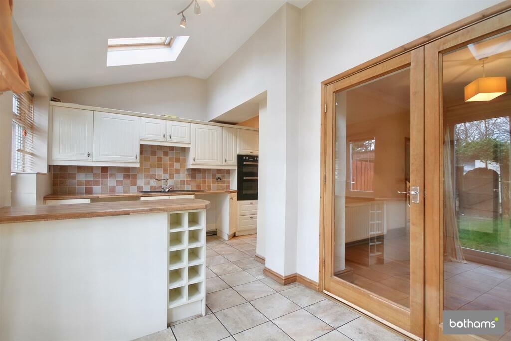 Kitchen 2.jpg