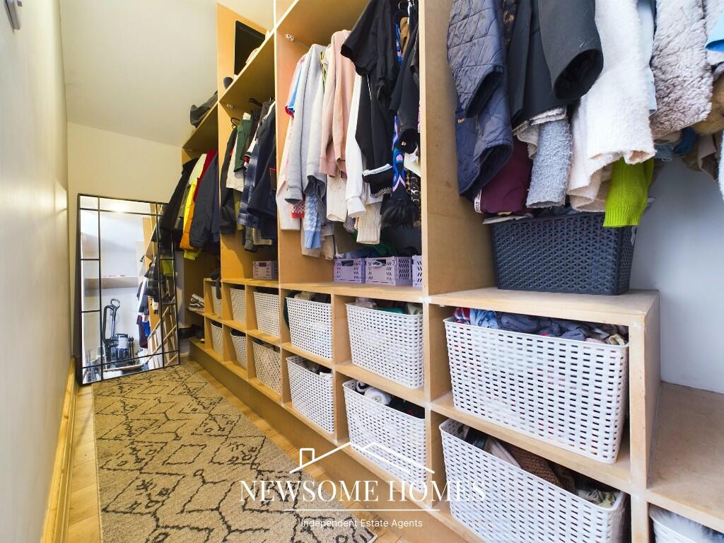Walk-in Wardrobe
