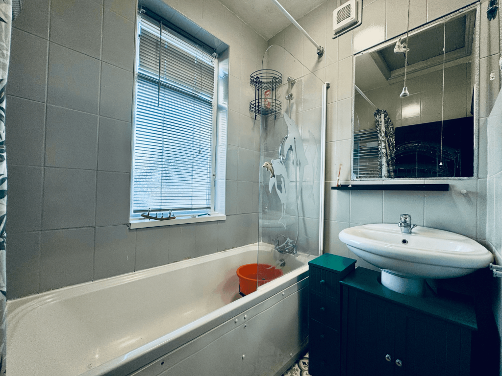 BATHROOM ONE