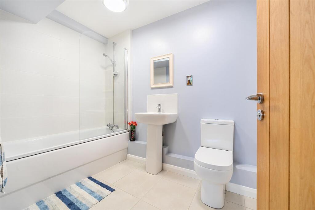 Flat 4, 10 High Street, Gayton (13).jpg