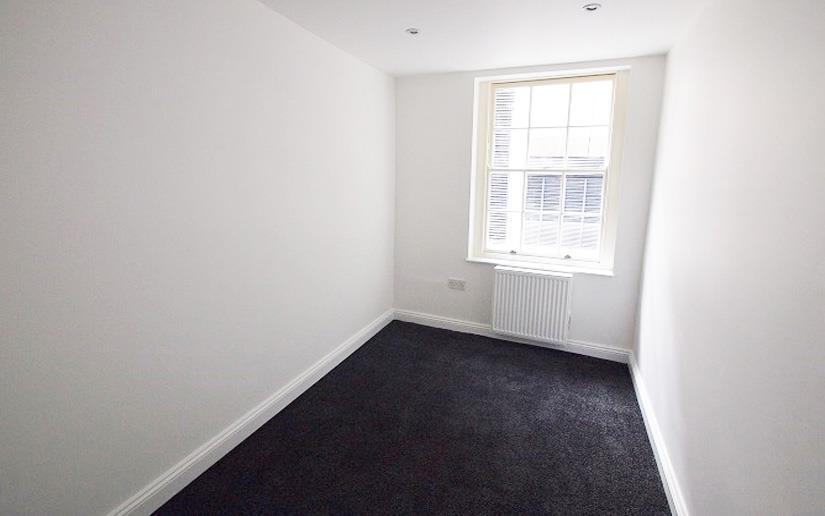 18 Berk F5 bedroom1.jpg