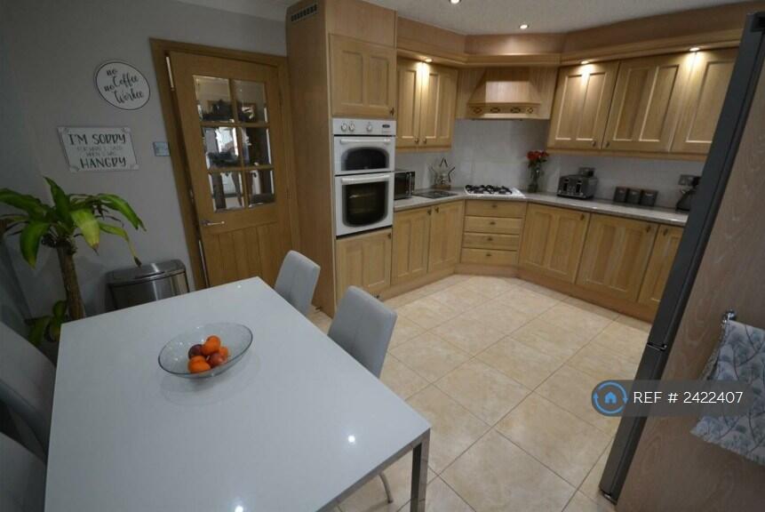 Kitchen Diner Pic 2