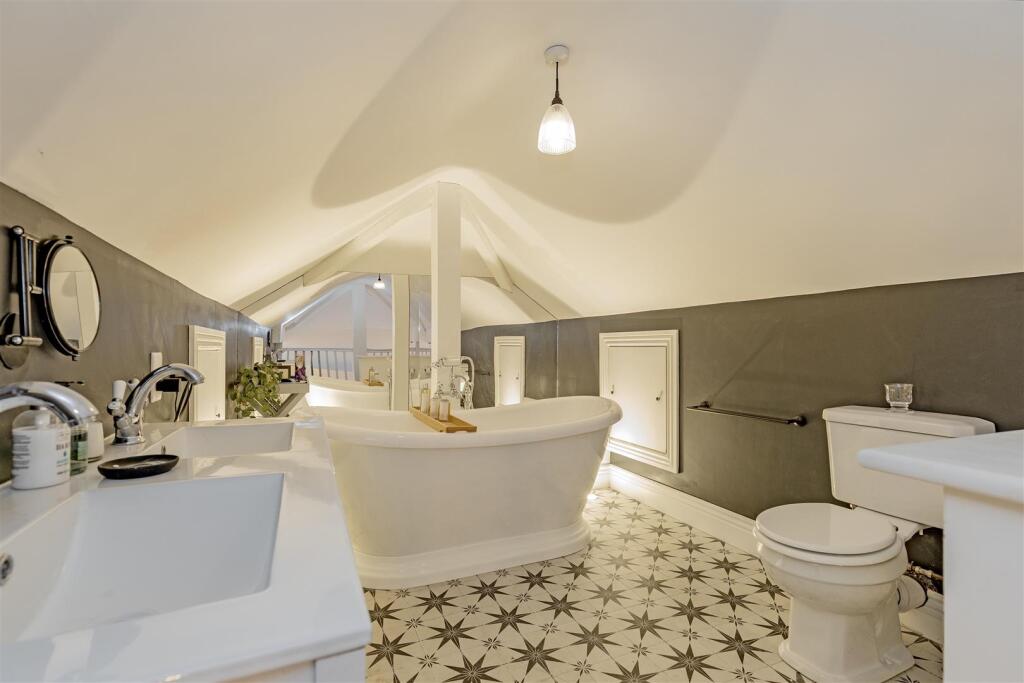 Bedroom 1 En Suite-1.jpg