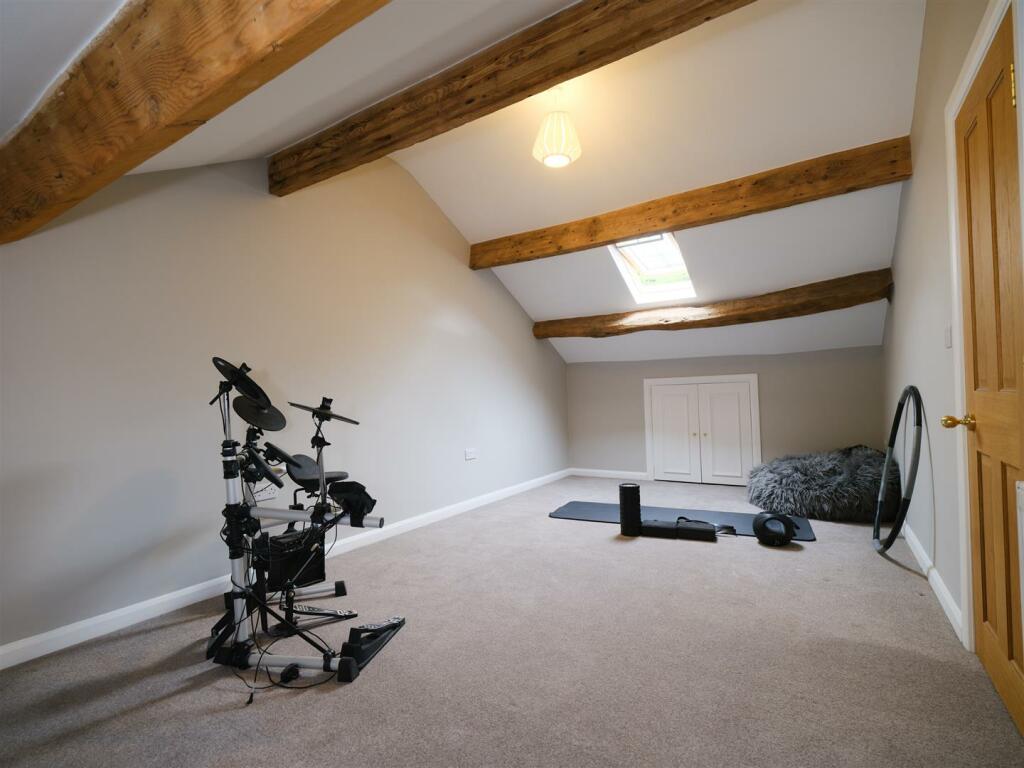 BEDROOM 5