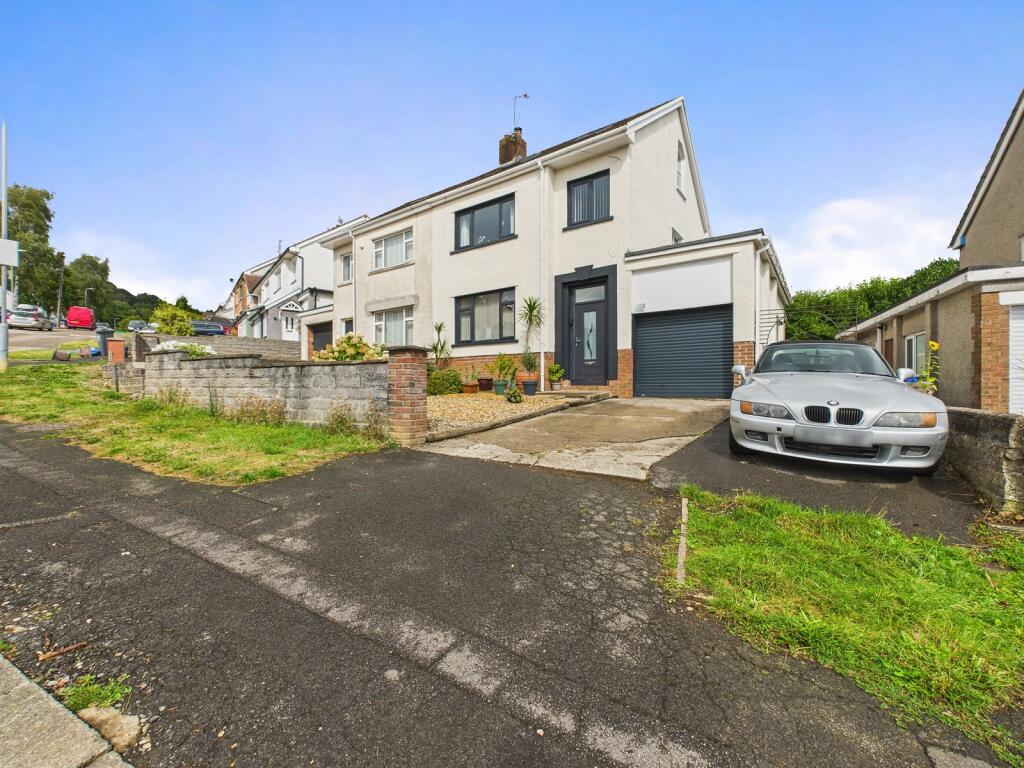 Driveway &amp; Front Entrance