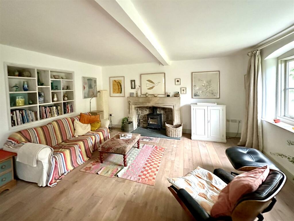 Sitting room 1.JPG