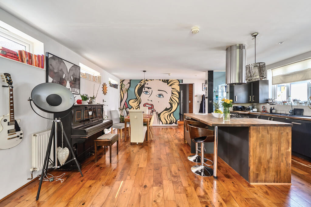 1340159-12-68a4715a9d2d8