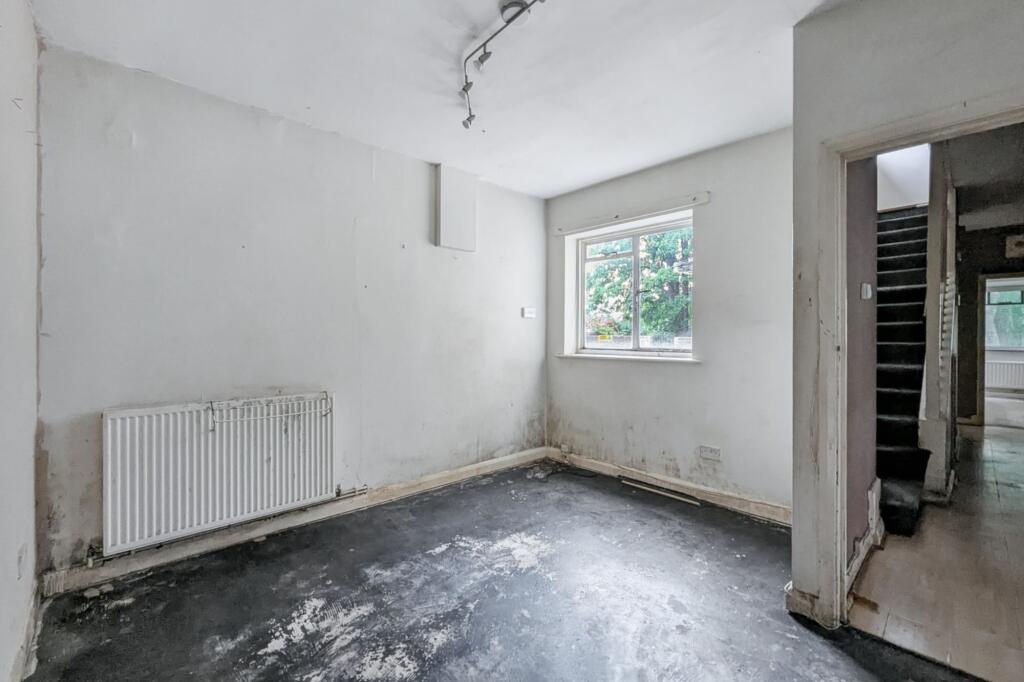 1 Farm Drive, Shirley, Croydon CR0 8HX