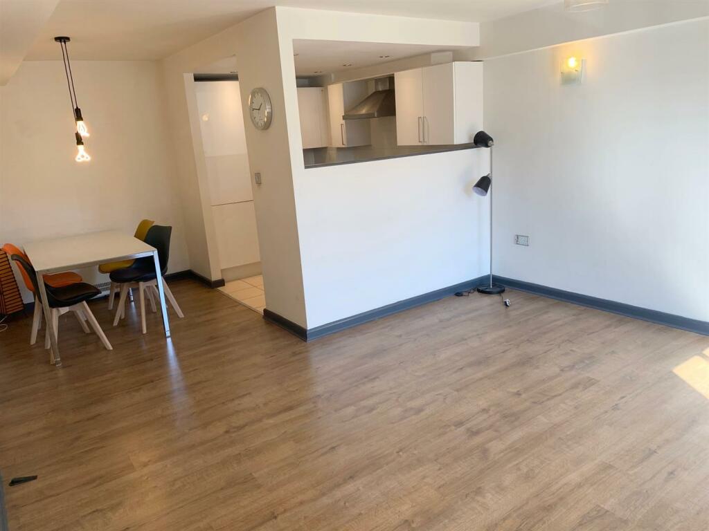 Lounge/Kitchen/Dining