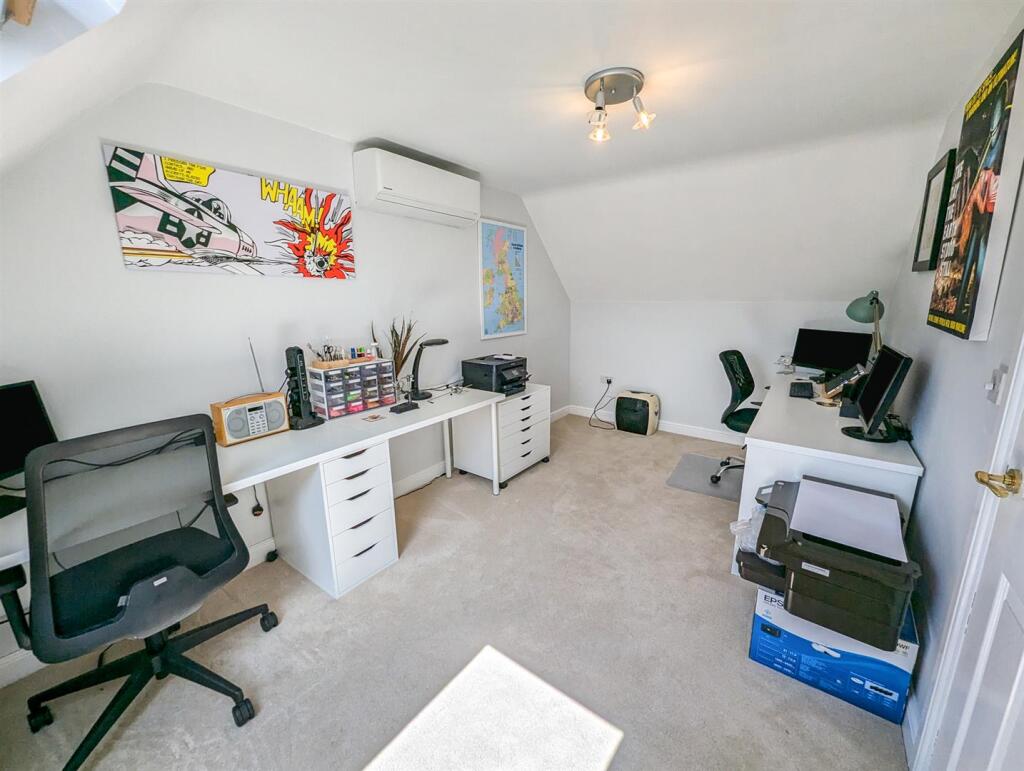 PXL_20250707_121147779.RAW-01.COVER.jpg