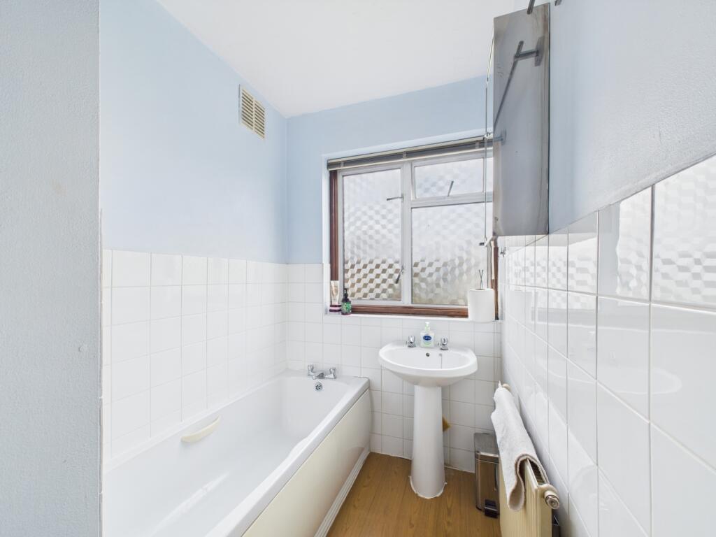 CAM03750G0-PR0046-STILL015