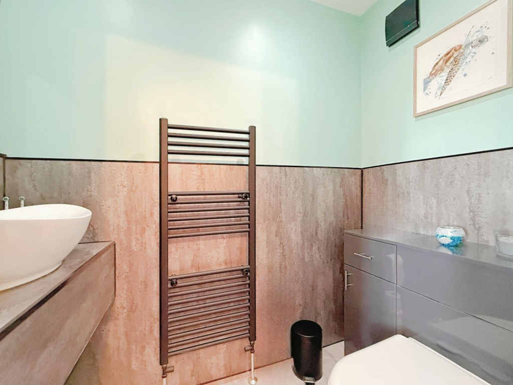 ENSUITE