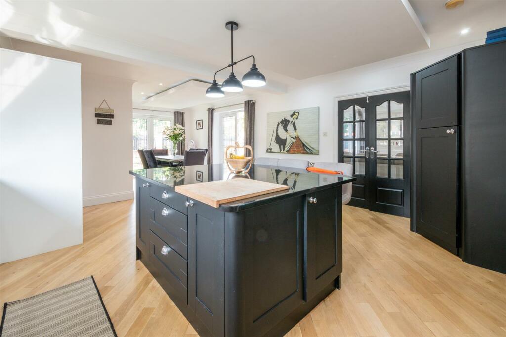 Kitchen Area (2).jpg