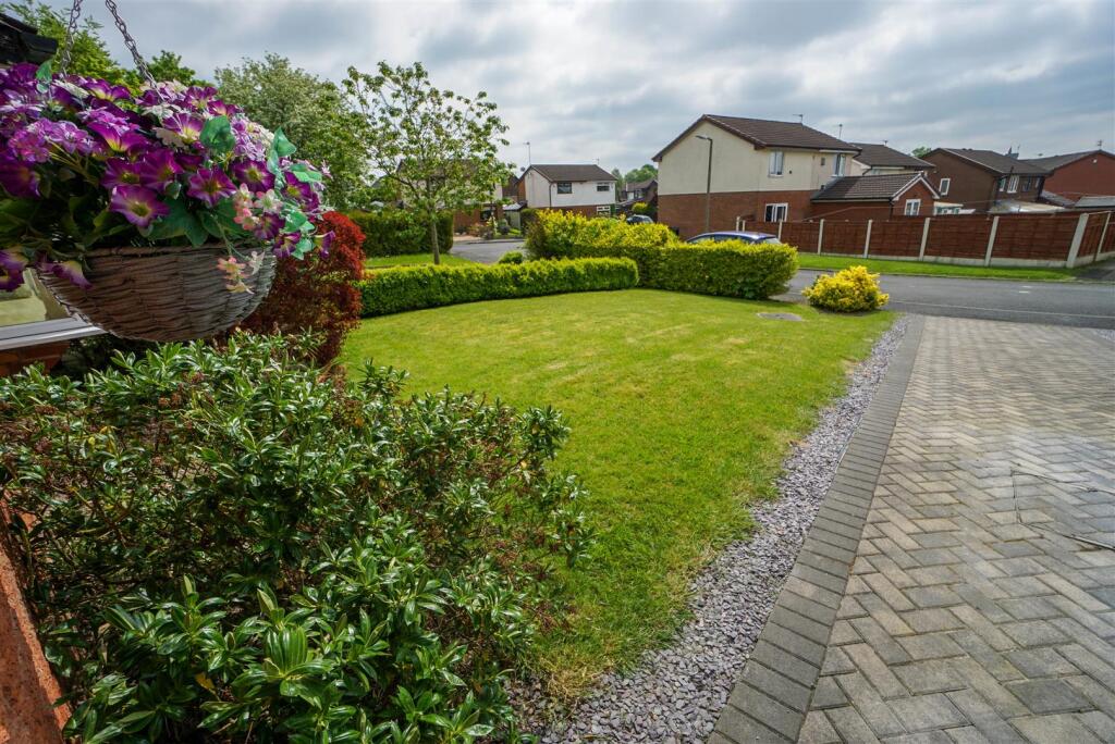 FRONT DRIVE (1 of 1).jpg