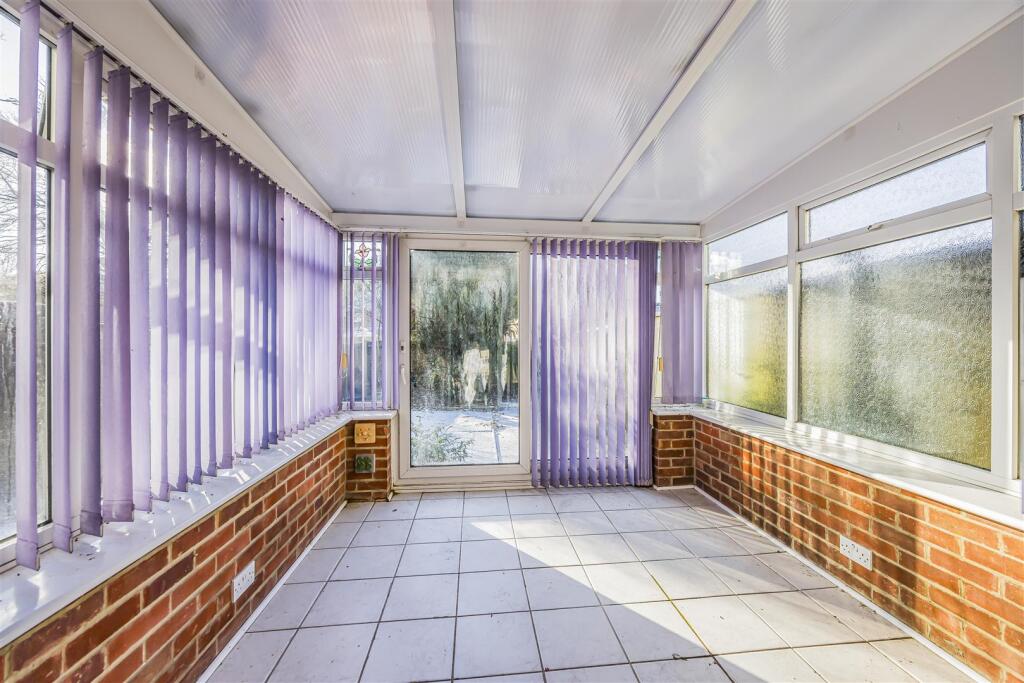 37 Springwood Avenue, Waterlooville-PorticoMarketi