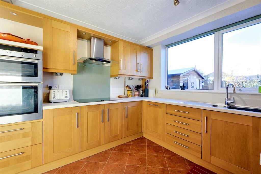 Kitchen_2.jpeg