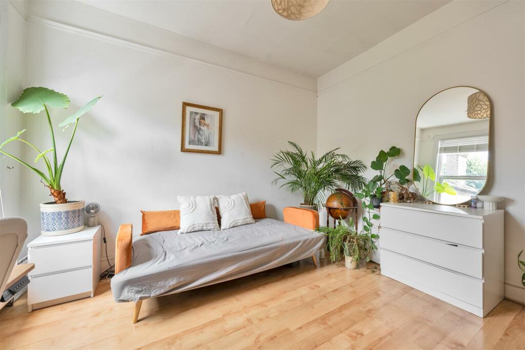 Lonsdale Road