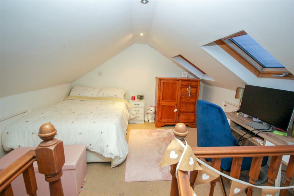 Loft Bedroom1.jpg