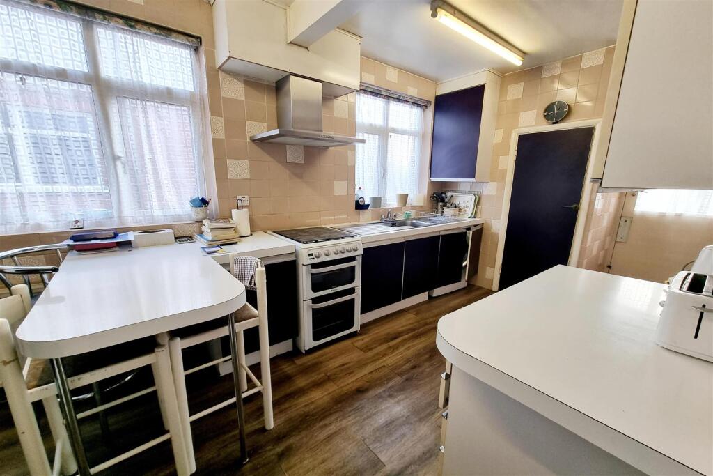 FITTED KITCHEN/DINER: