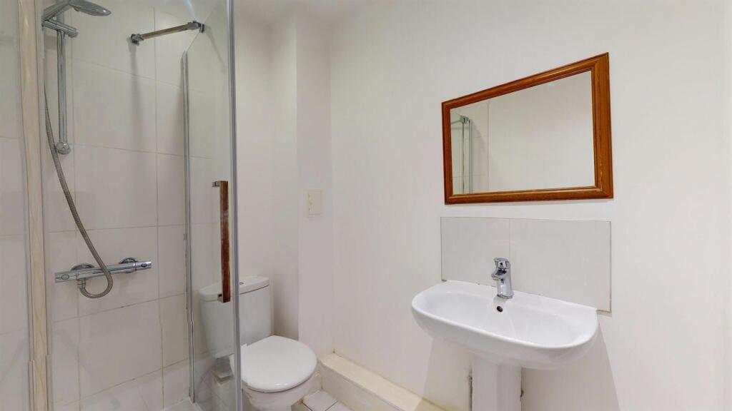 3 Bedrooms Property to rent in E14 - Barrain Londo