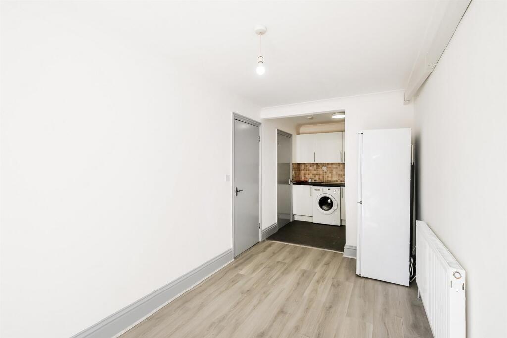 78-80 Spruce Hills Flat 2-22_web.jpg