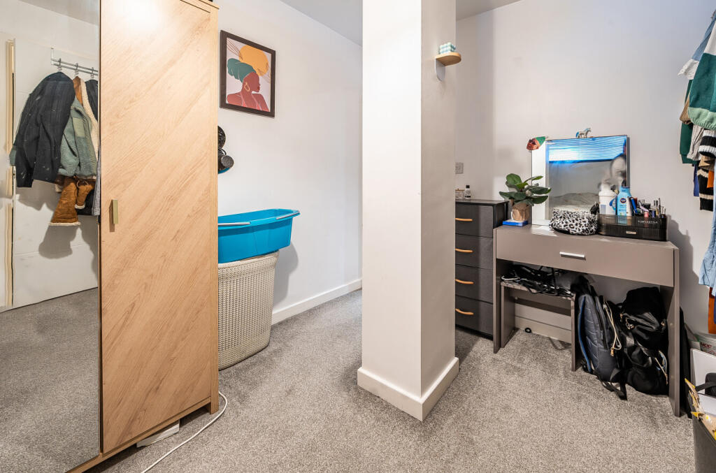 1359780-3-68ee835...