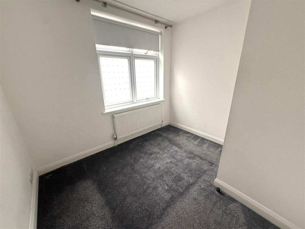 5th bedroom.jpg