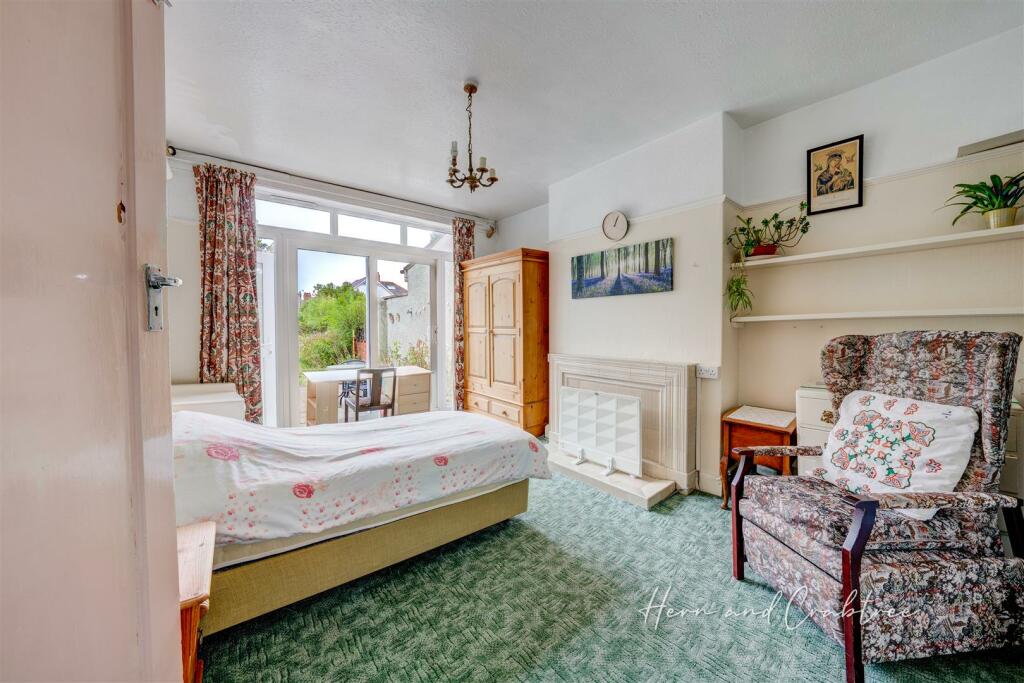 St Gowan Avenue, Heath, HernCrabtree (4).jpg