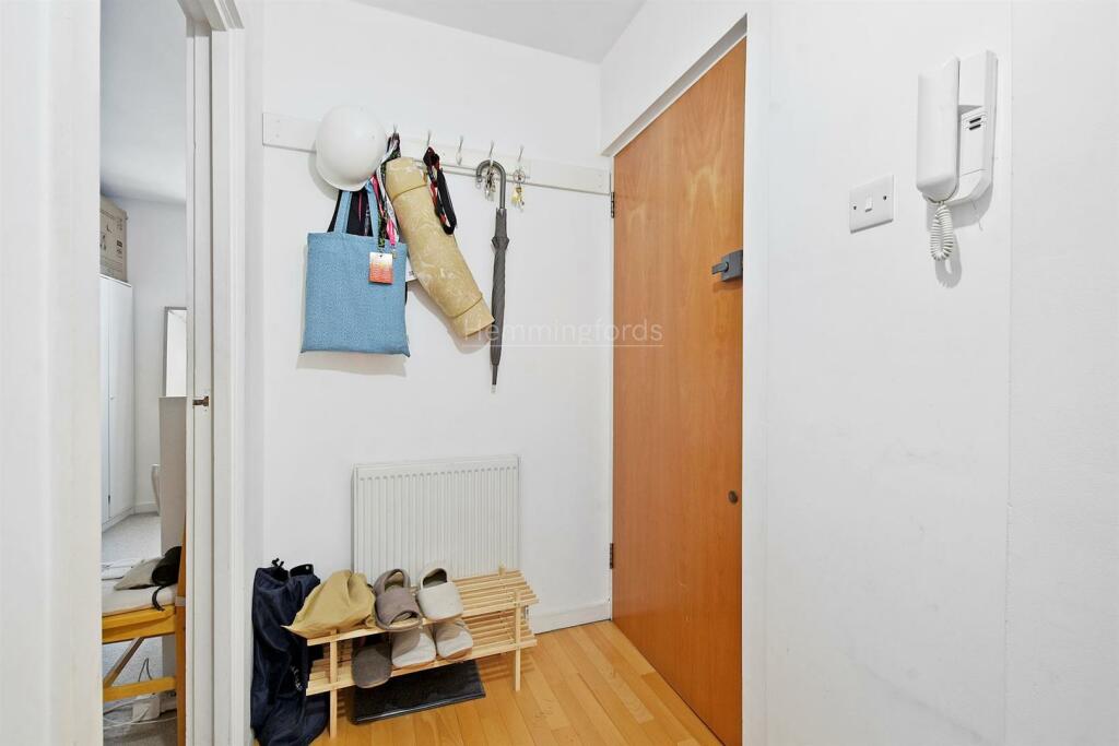 07-16e1GCHMF - 47 Bentley Road - Hall -Original (1