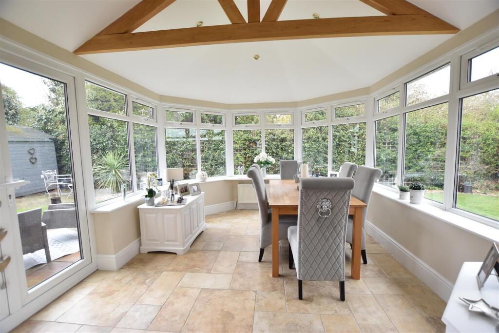 CONSERVATORY/DINING ROOM