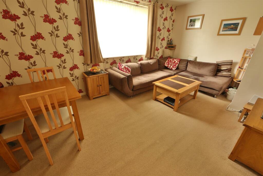 Lounge 2.jpg