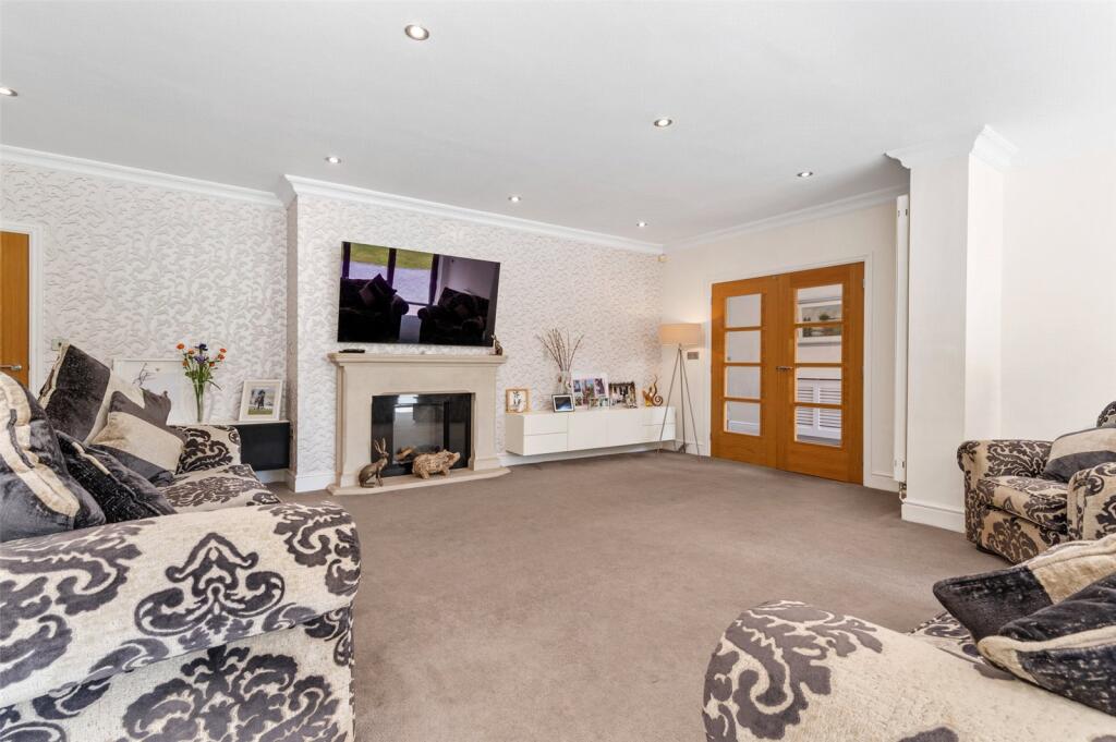 Lounge B