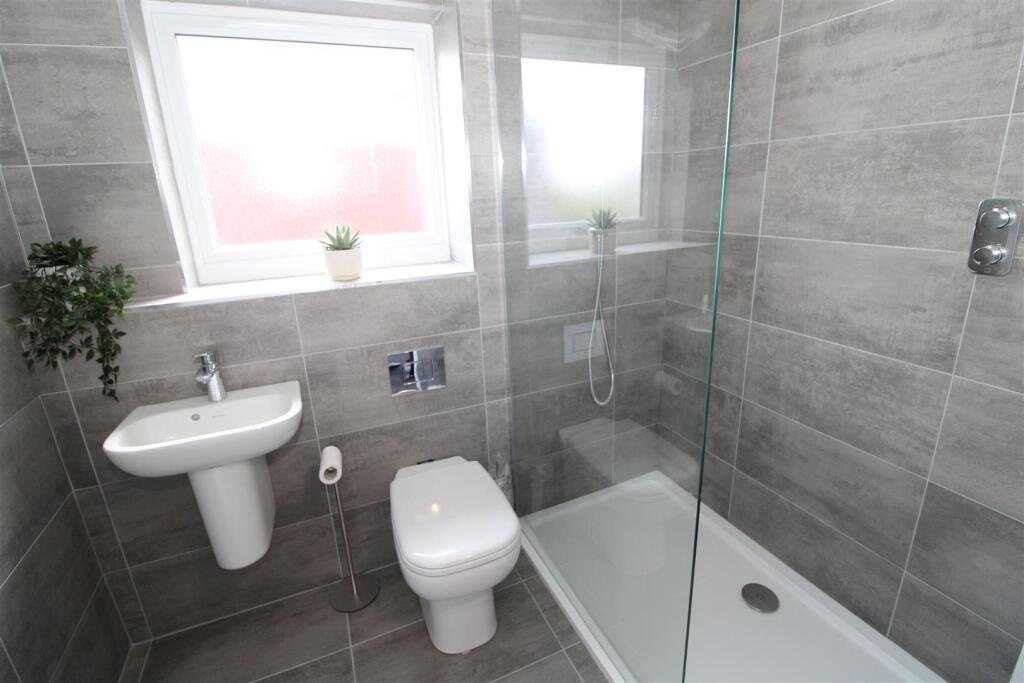 Shower Room .jpg