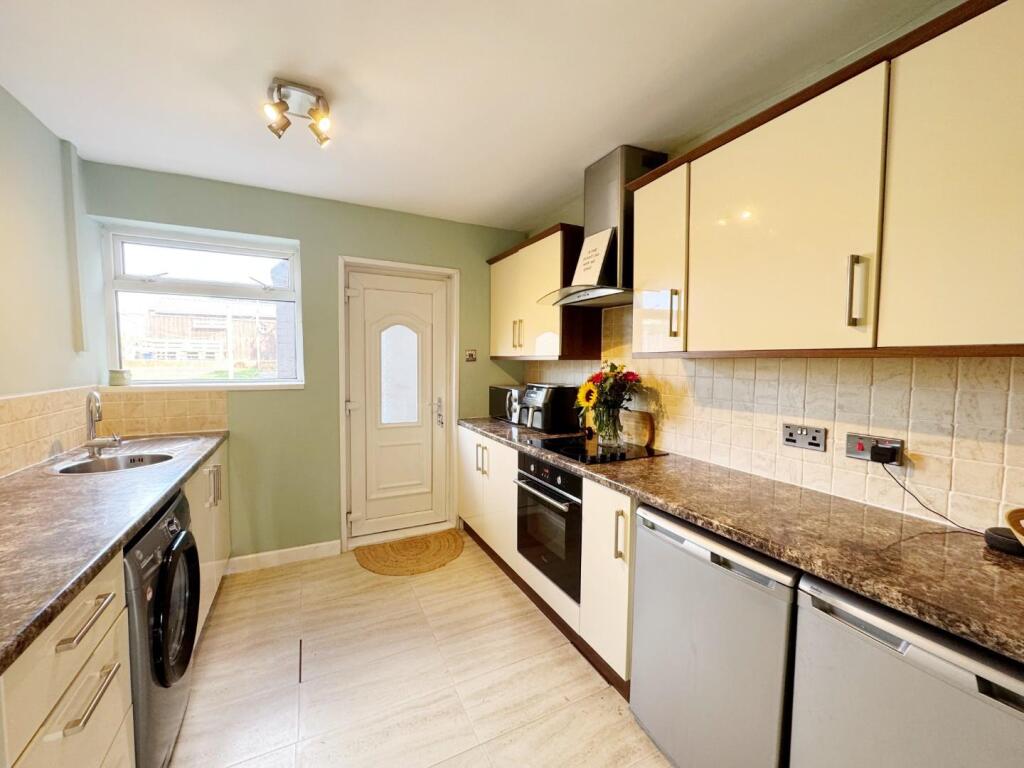 Kitchen 1.jpg