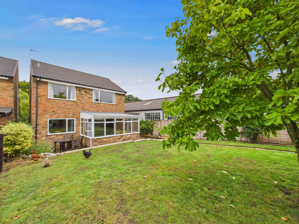 CAM01354G0-PR0587-STILL022