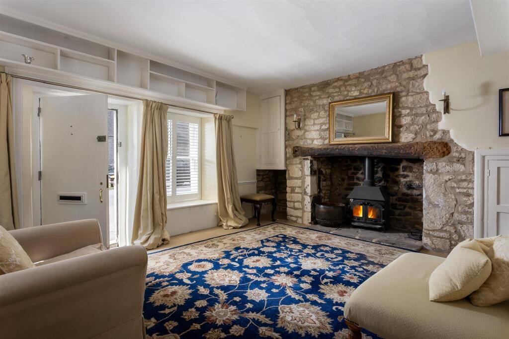 12 - Kates Cottage - GL54 3HE - Web.jpg
