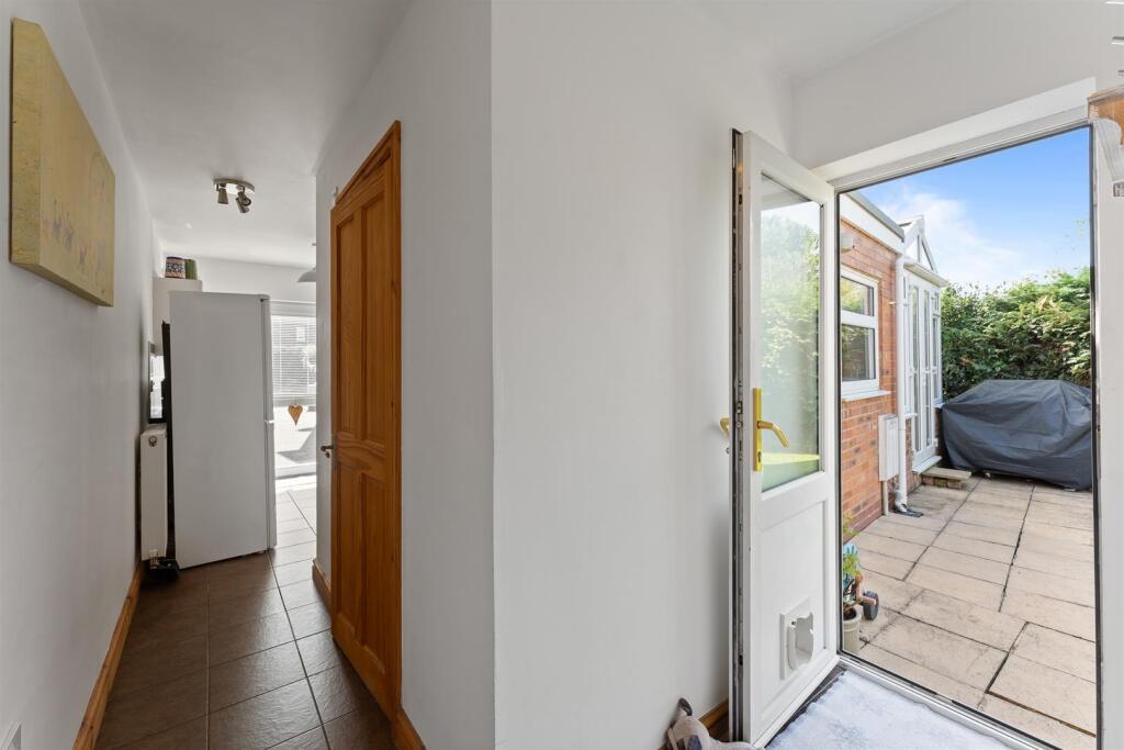 10 Rayleigh Avenue, Cheshire._-23.jpg