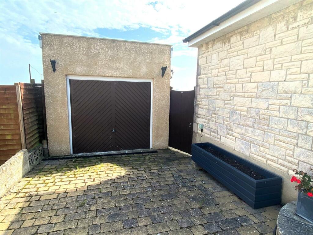 GARAGE.jpg