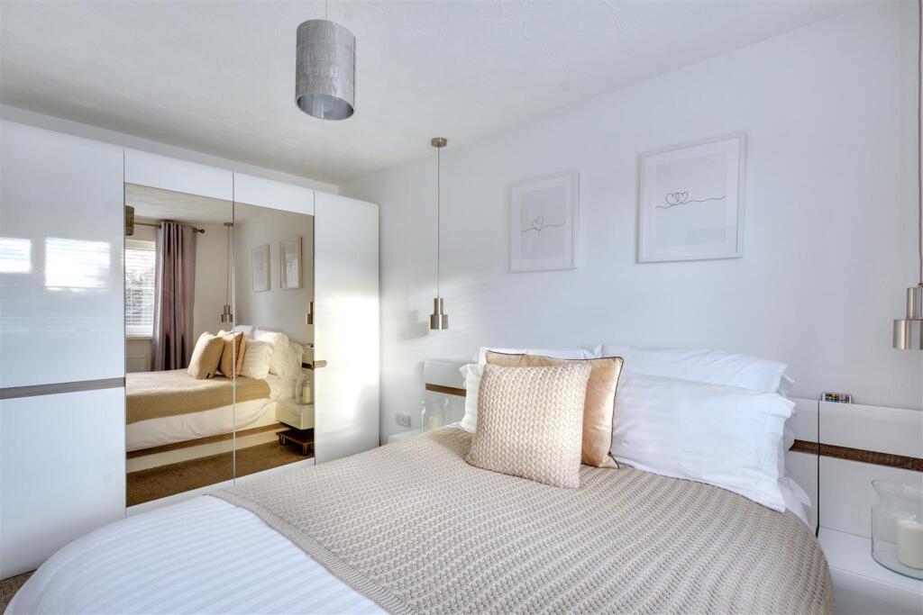 Bedroom 1_2.jpeg